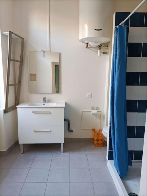 T2 Centre Village "Chez Clothilde" Remoulins Bagian luar foto